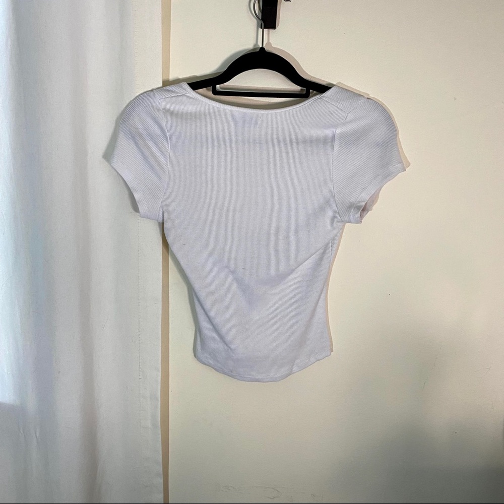 White Button Crop Top - Picture 4 of 5